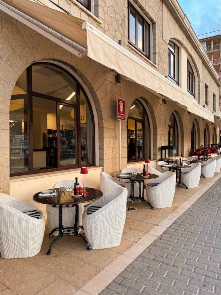 Hotel restaurant